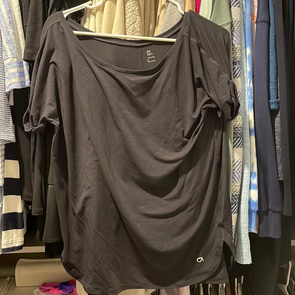 GapFit Breathe top